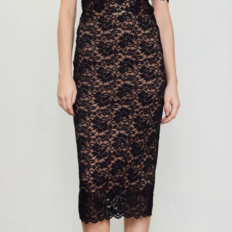 Bombshell in Lace Black Midi Skirt