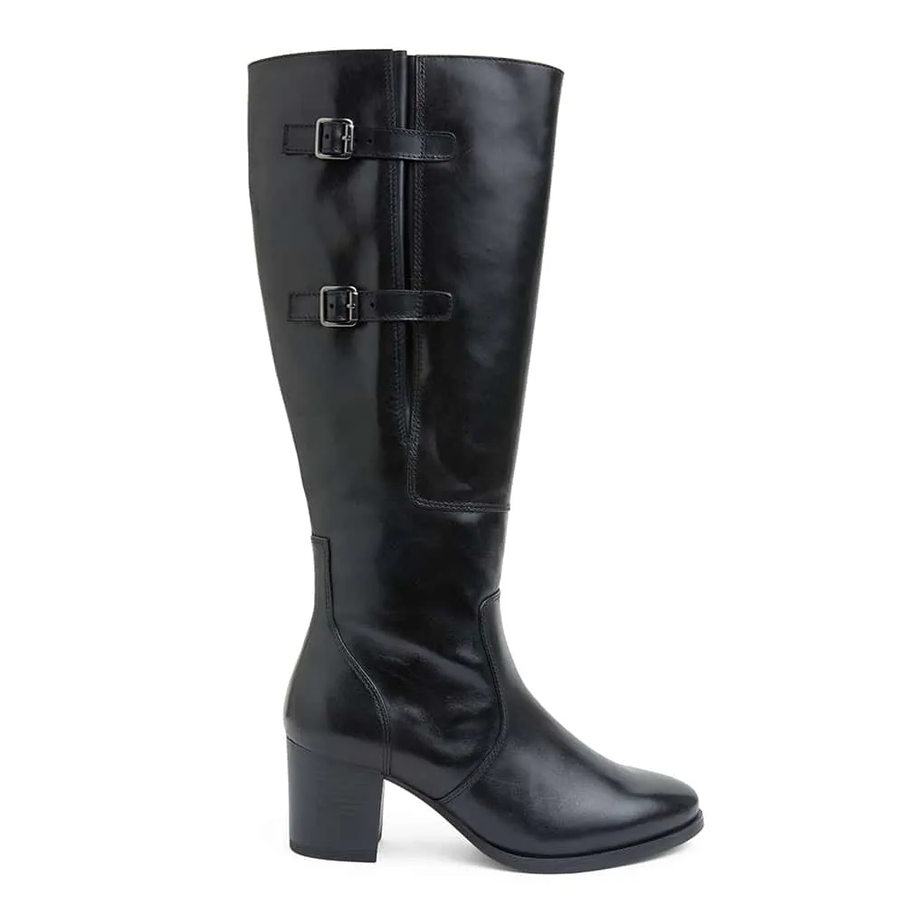 Dictate Boot in Black Leather