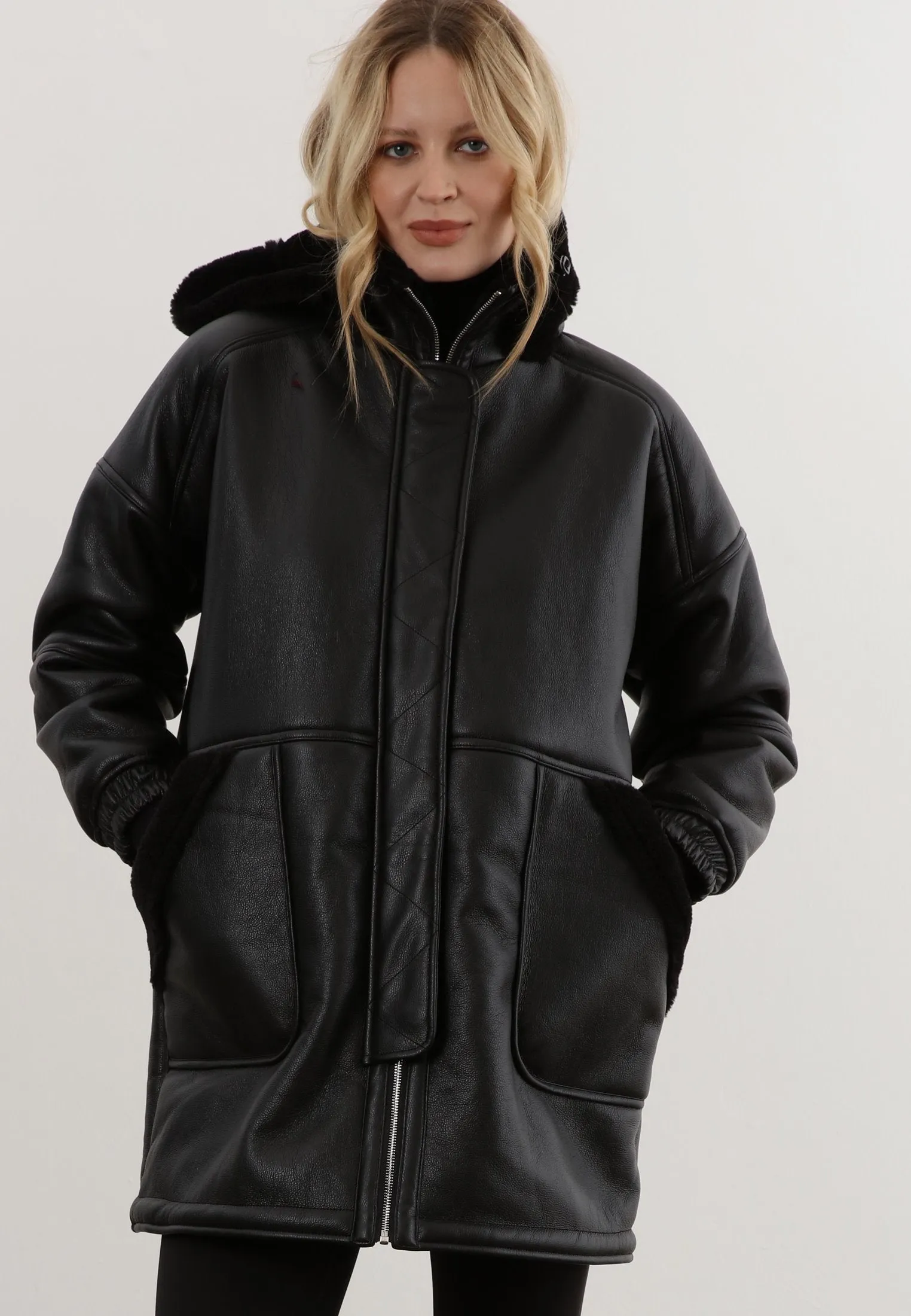 GLOBE COAT BLACK