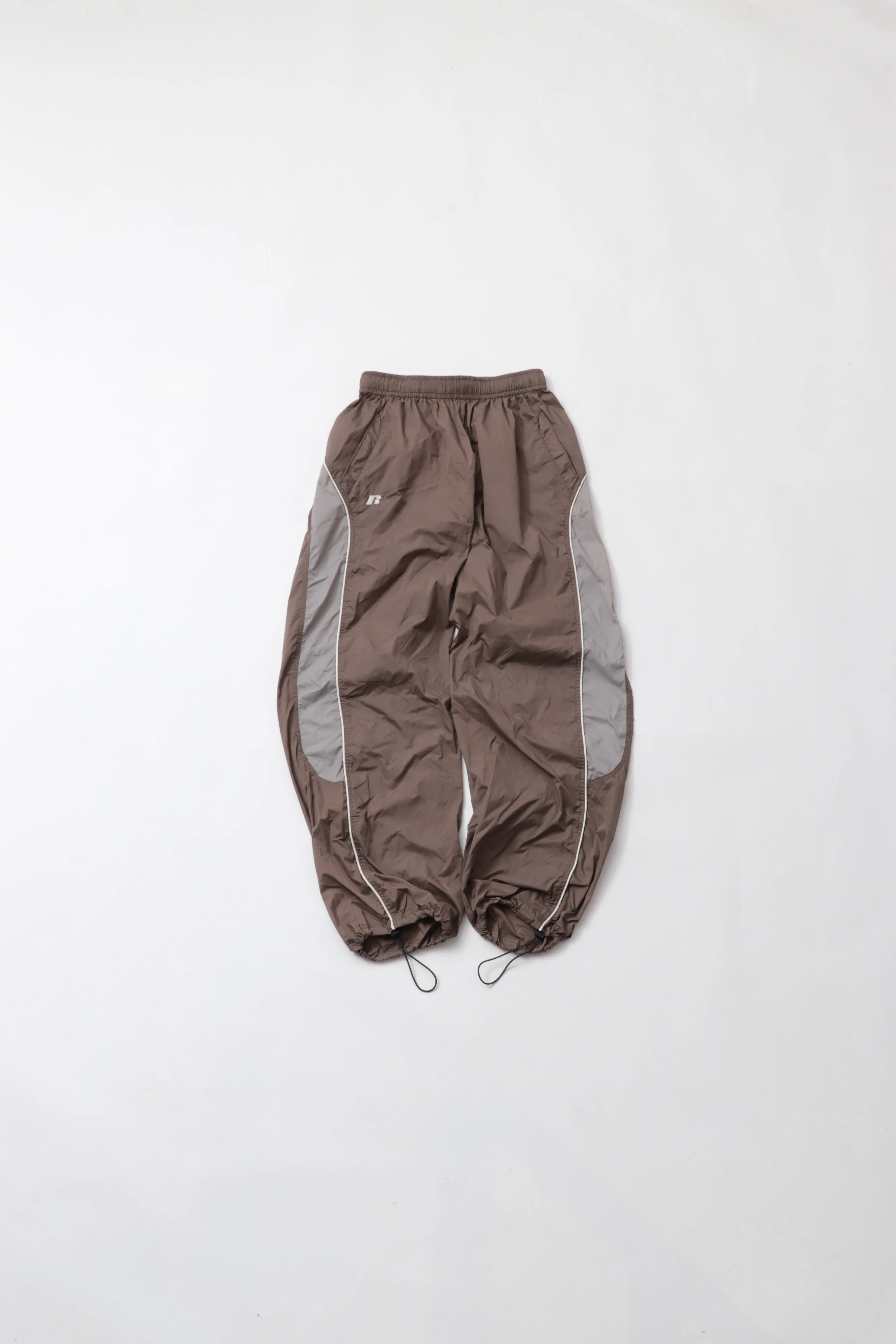 NYLON TRAINING PANTS ＜RC-24746＞ RUSSELL ATHRETIC TAUPE×GRAY